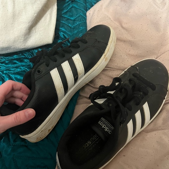 Adidas shoes - Picture 2 of 4